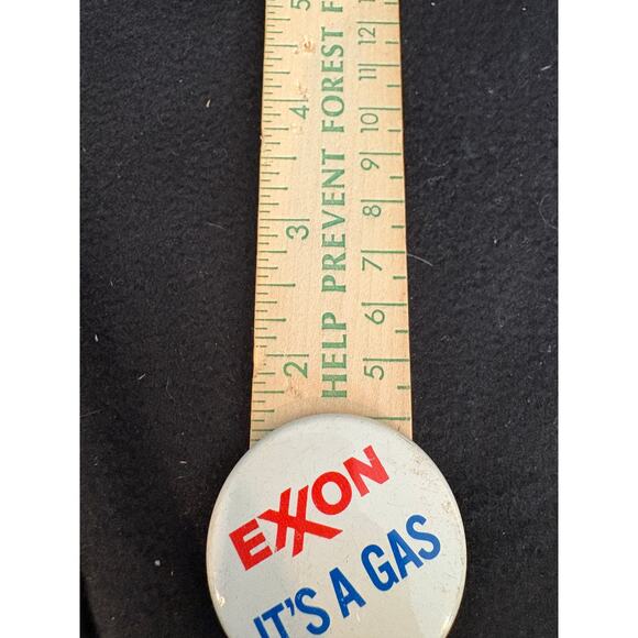 Two 1970's Exxon Lapel Button, "Exxon It's a Gas"! Collectable - Picture 2 of 2